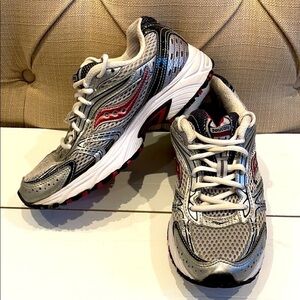 Saucony running shoes Sz 7.5